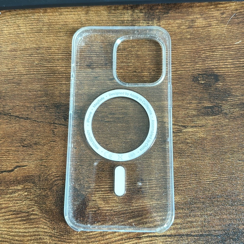 Apple iPhone 13 Pro MagSafe case